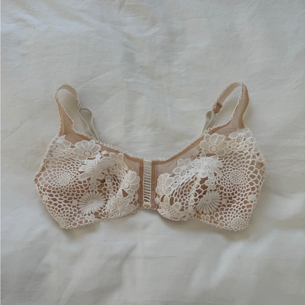 Victoria’s Secret dream angels unlined embroidered bralette